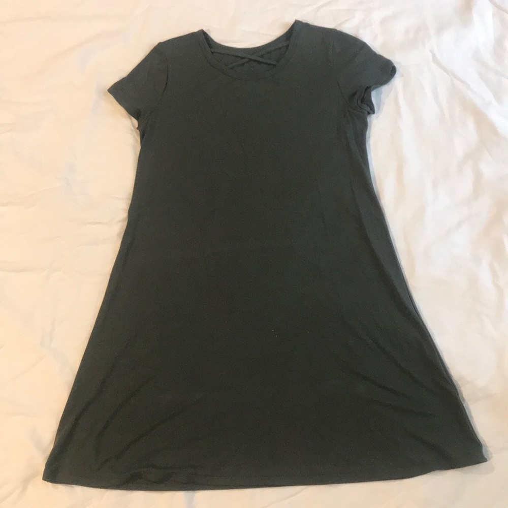 Green strappy front short sleeved dress.